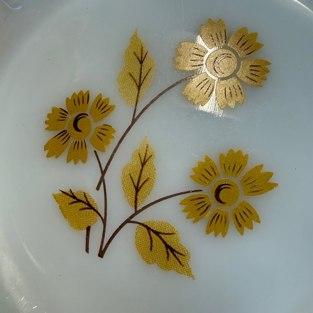 Vintage Milk Glass Scalloped Plate Gold Floral Design Made in Mexico 7.5 Inch - Picture 6 of 6